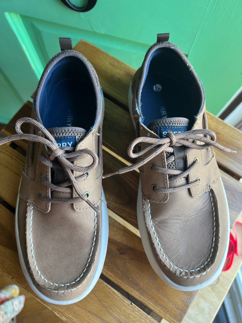 Sperry Brown Leather Lace-Up boat dock shoes